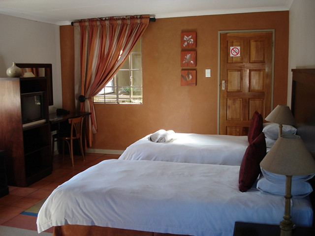 Accommodation in Makhado Louis Trichardt | Guesthouse with well-appointed en-suite Bedrooms and Meals, plus a Beautiful Wedding and Function Venue